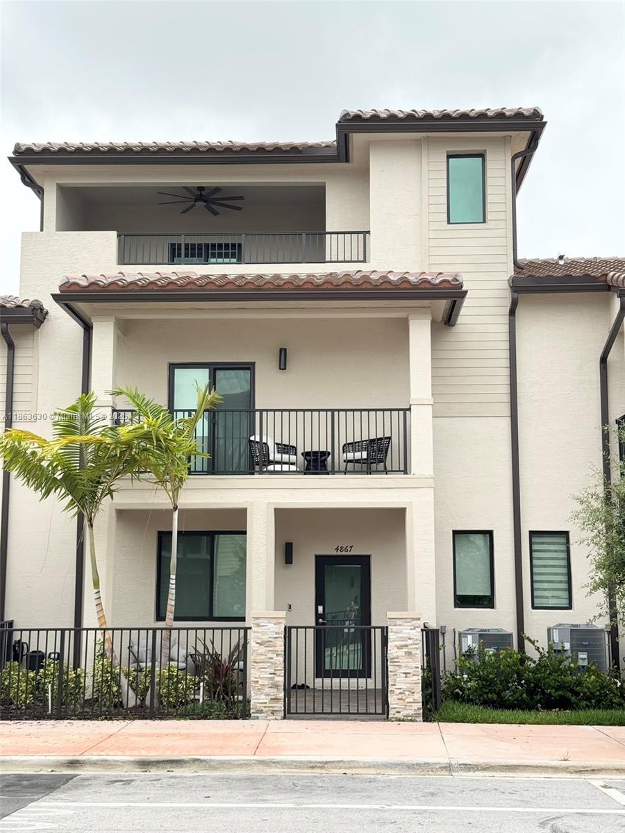 4867 NW 84th Ave, Doral FL 33166
