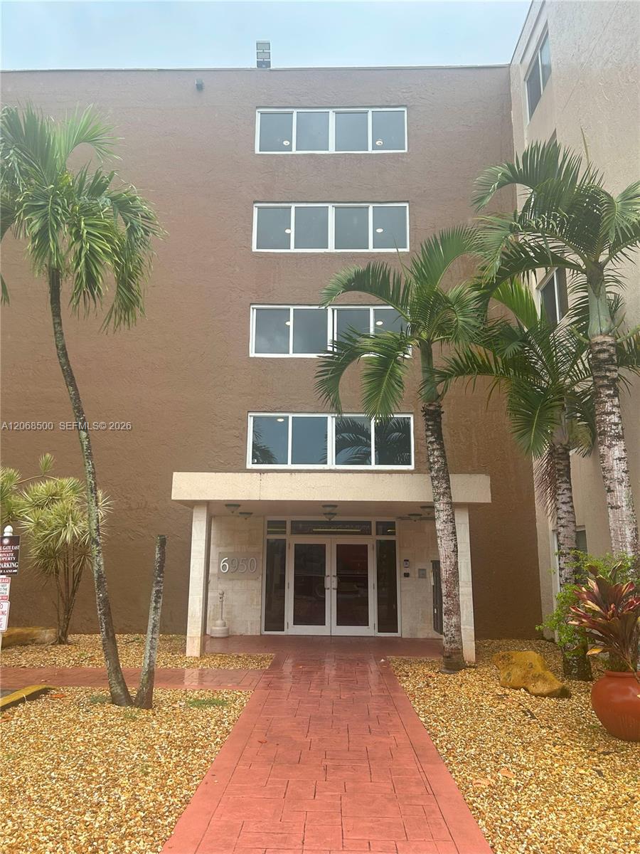 6950 Miami Gardens Dr # 117A, Hialeah FL 33015
