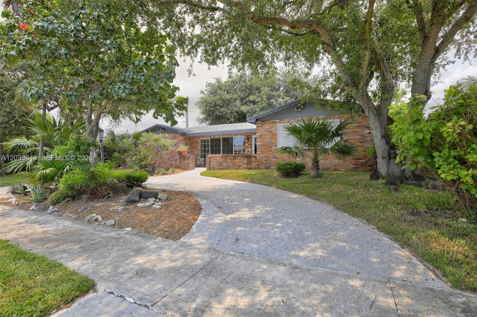 5511 Taylor St, Hollywood FL 33021