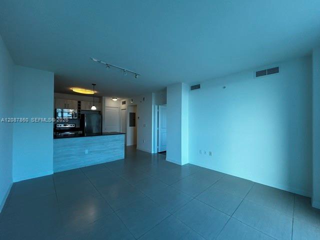 7525 E Treasure Dr # 711 — Photo 3