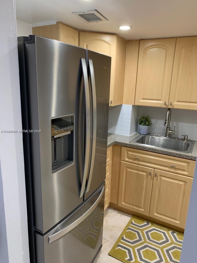 2899 SW Collins Ave # 1016 — Photo 4