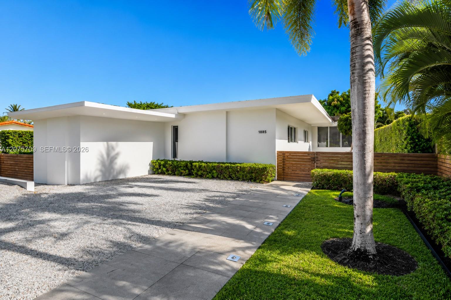 1885 Daytonia Rd — Photo 4