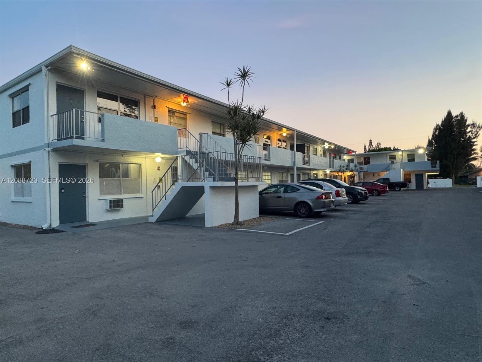 3211 SW 44th St # 108, Dania Beach FL 33312
