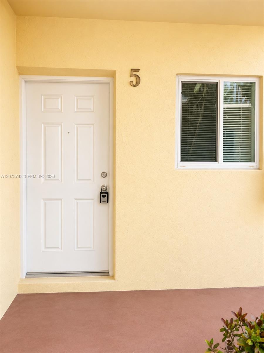 724 NE 4th St # 5 — Photo 2