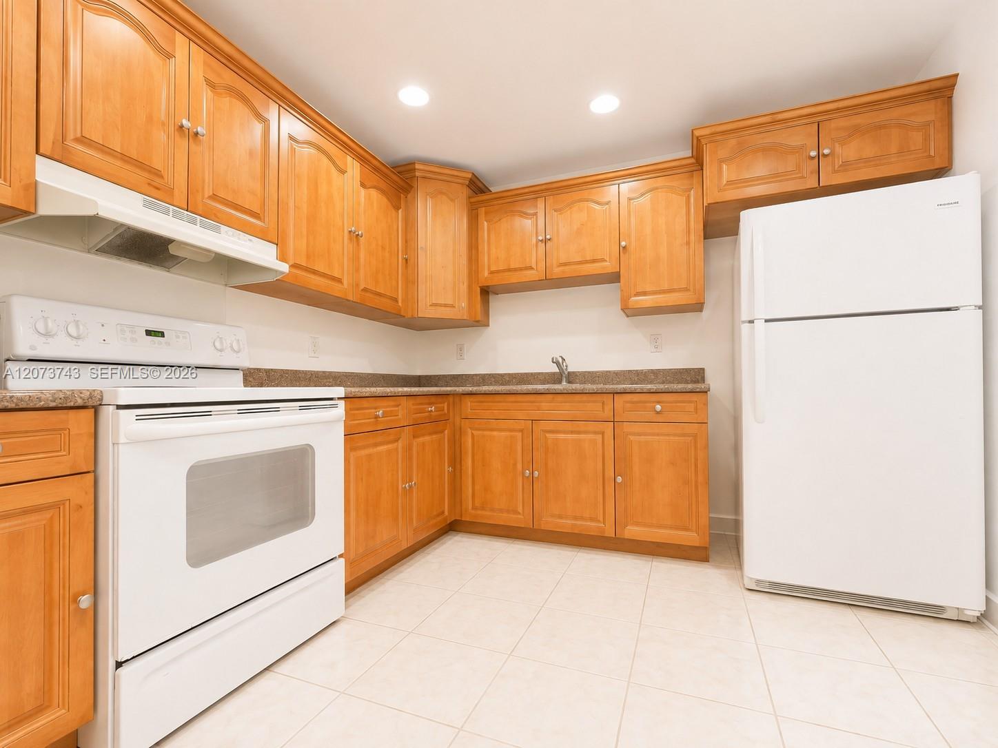 724 NE 4th St # 5 — Photo 3