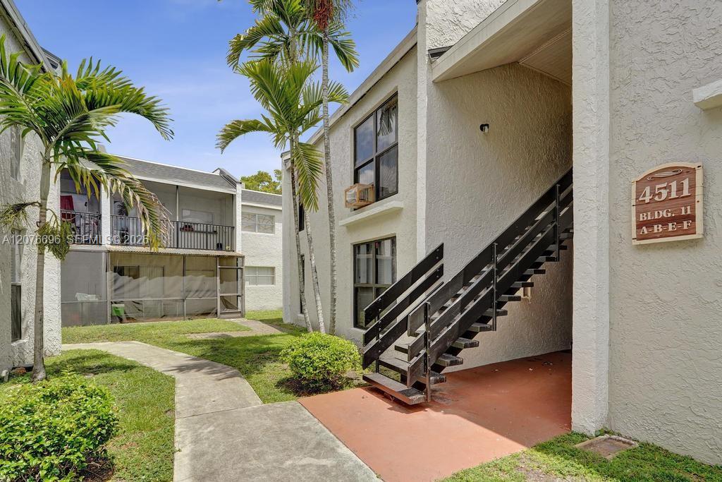 4511 Treehouse Ln # B — Photo 2