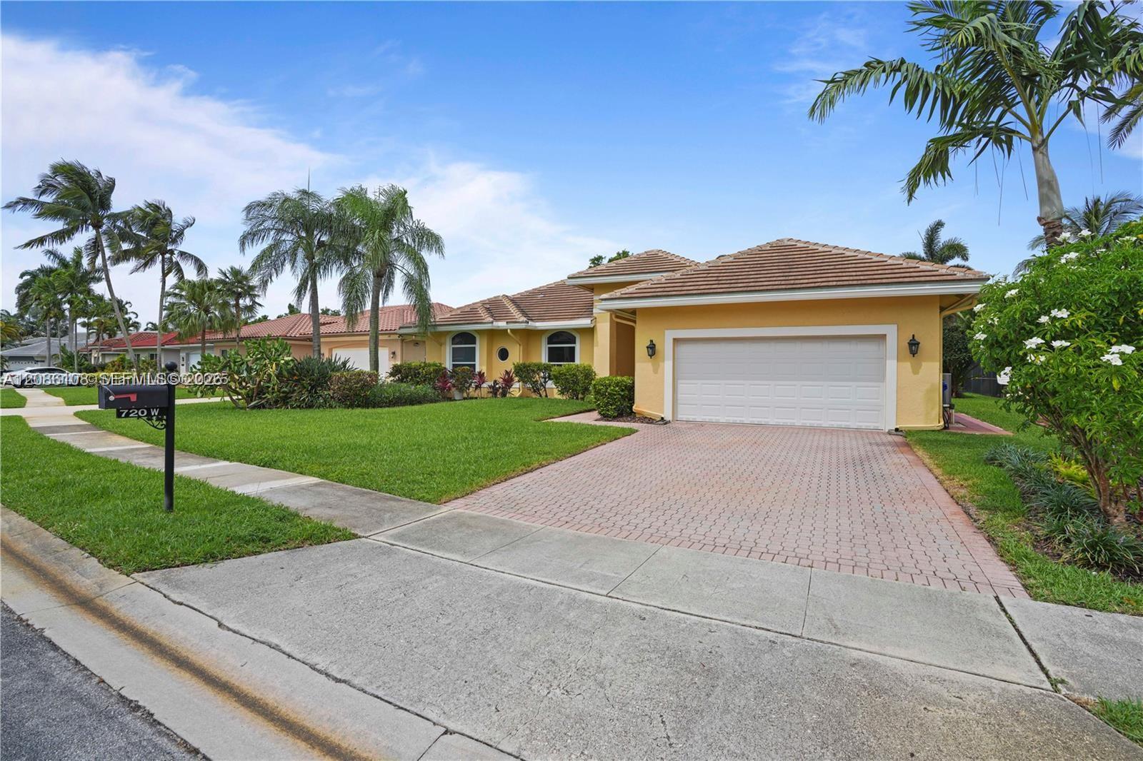 720 W Cypress Pointe Dr W — Photo 4