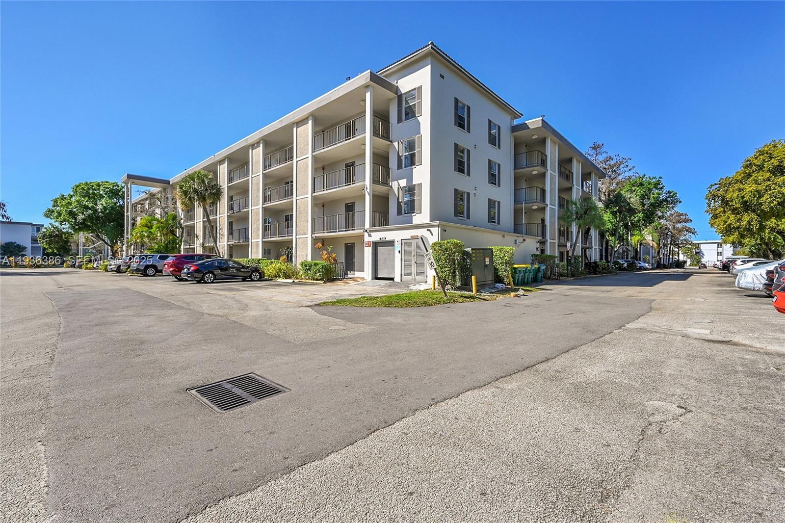 4850 NW 29 Court # 327, Lauderdale Lakes FL 33313