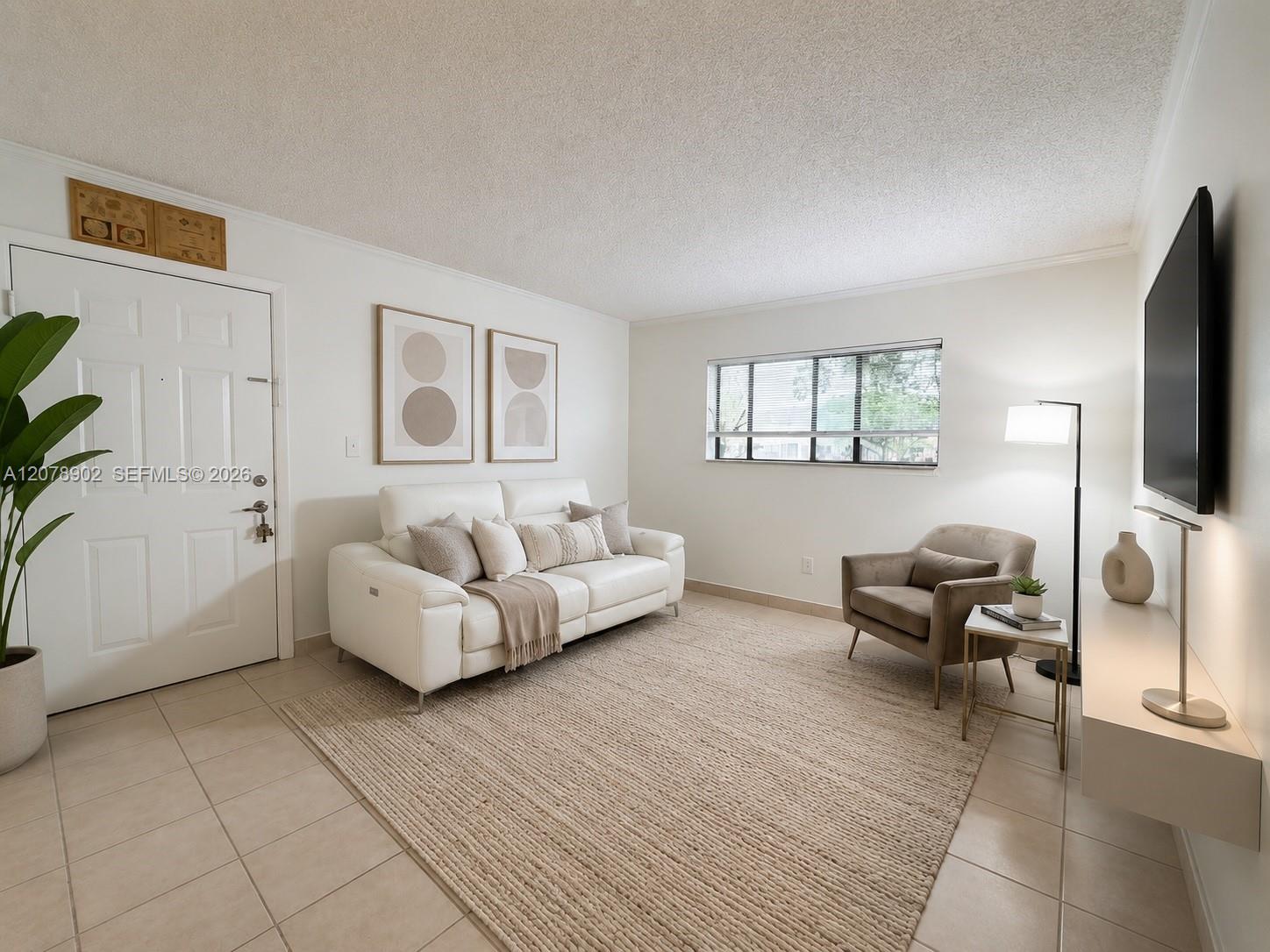351 Palm Way # 104 — Photo 3