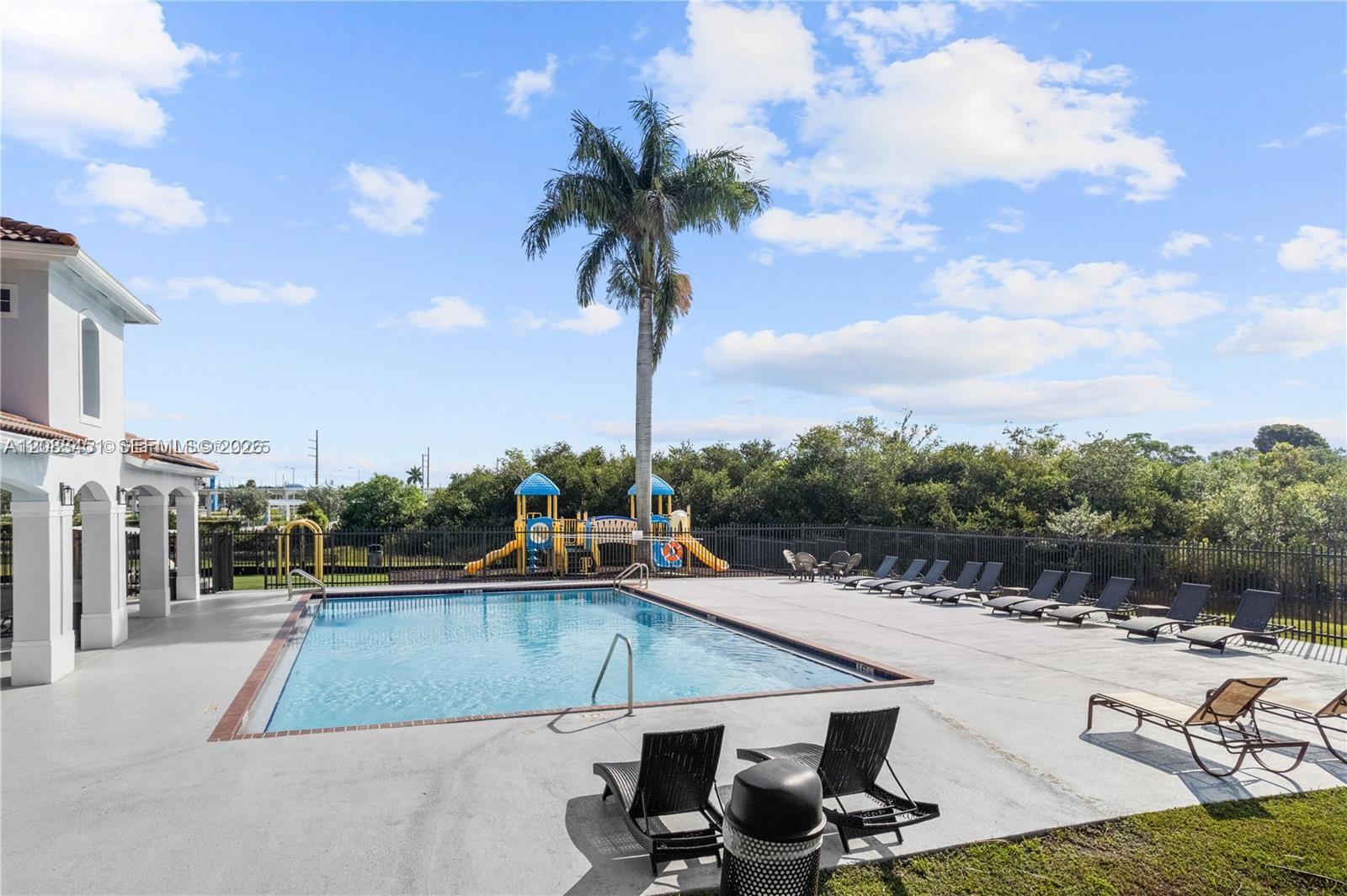 833 SW 148th Pl # 833 — Photo 4