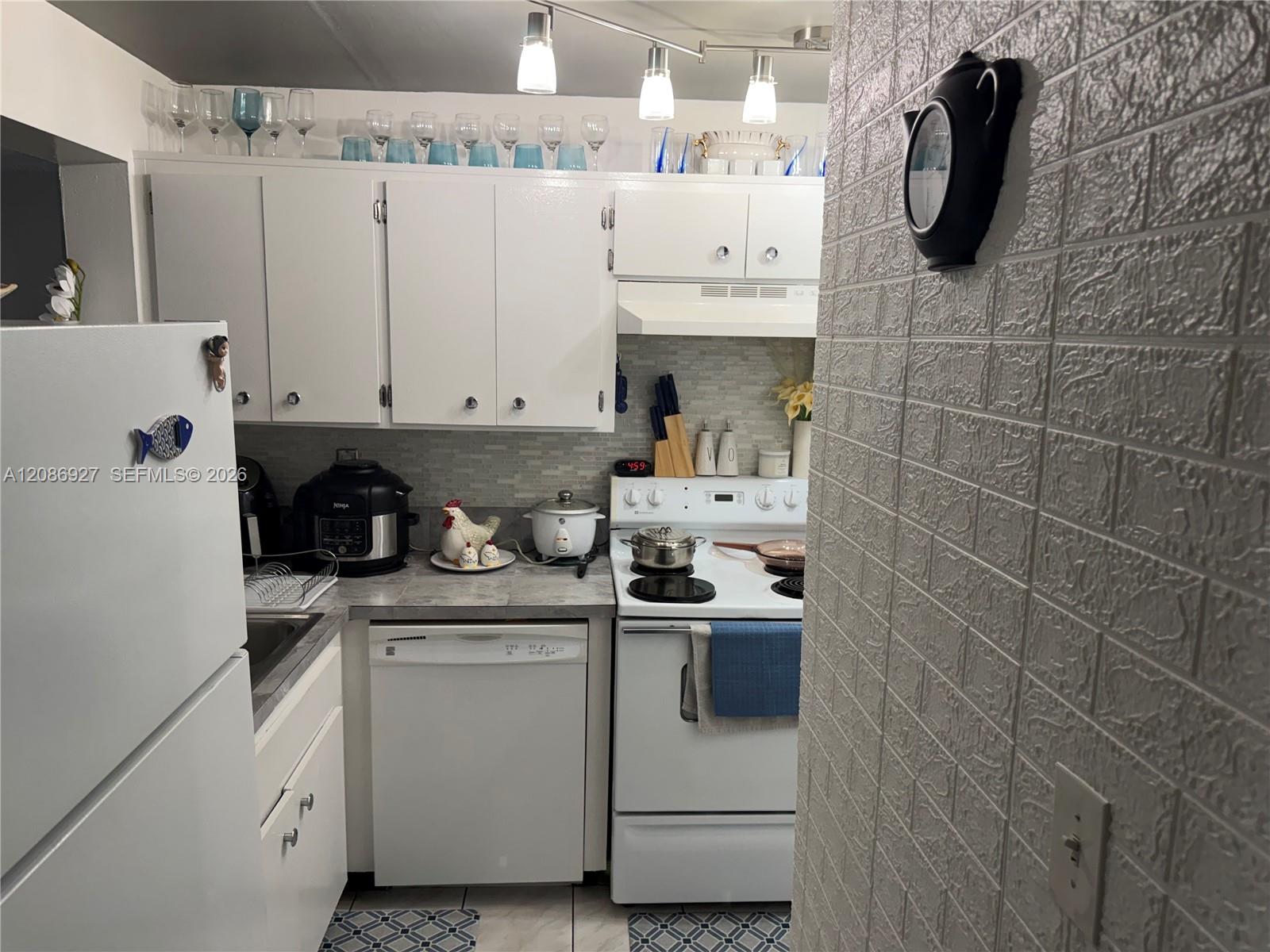 400 NW 107th Ave # 4D — Photo 5