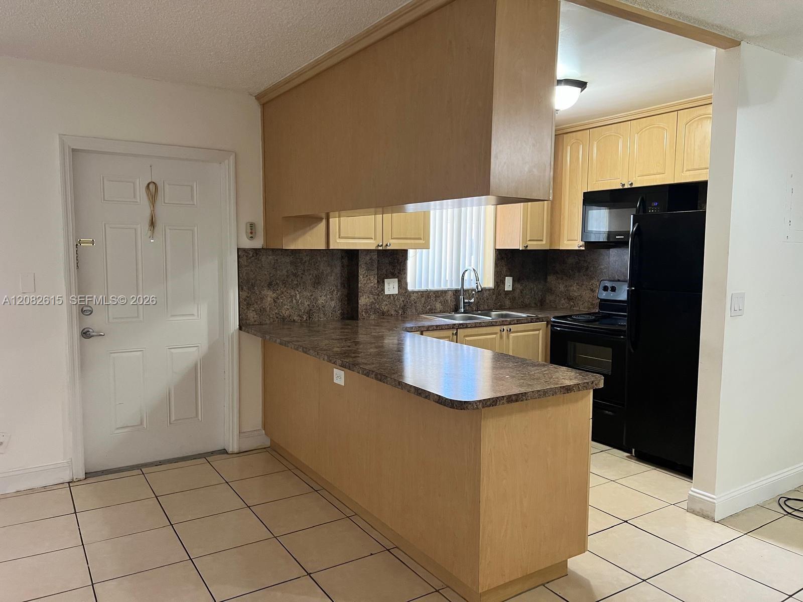 7910 Taft St # 201 — Photo 4