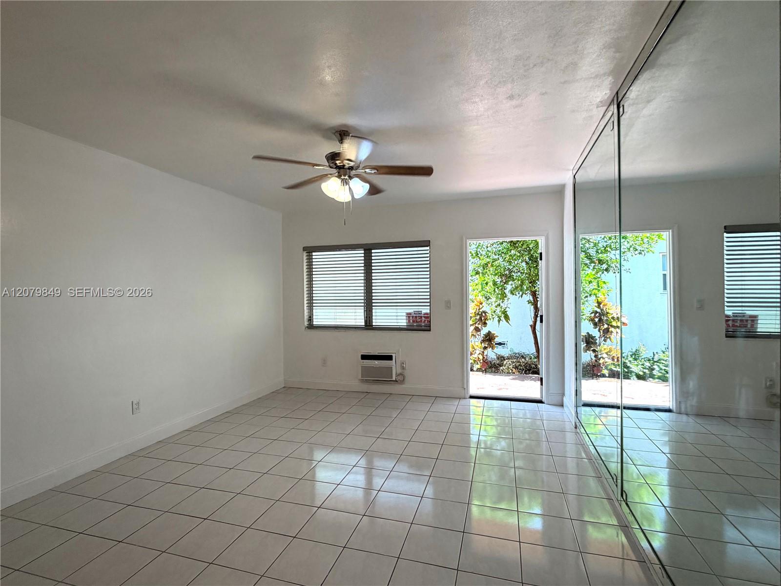 MAIN ROOM