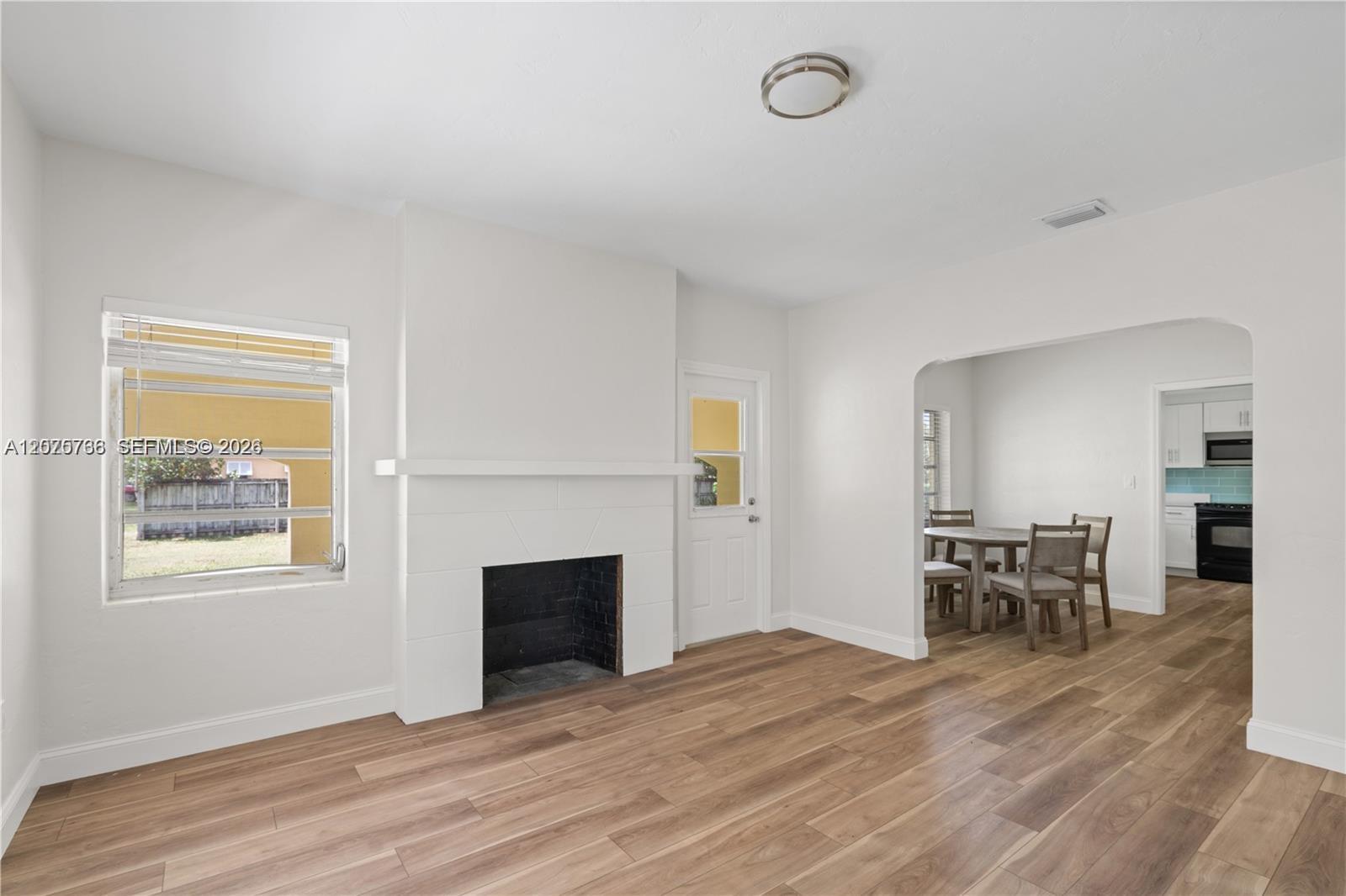 27 NW 21st St — Photo 2