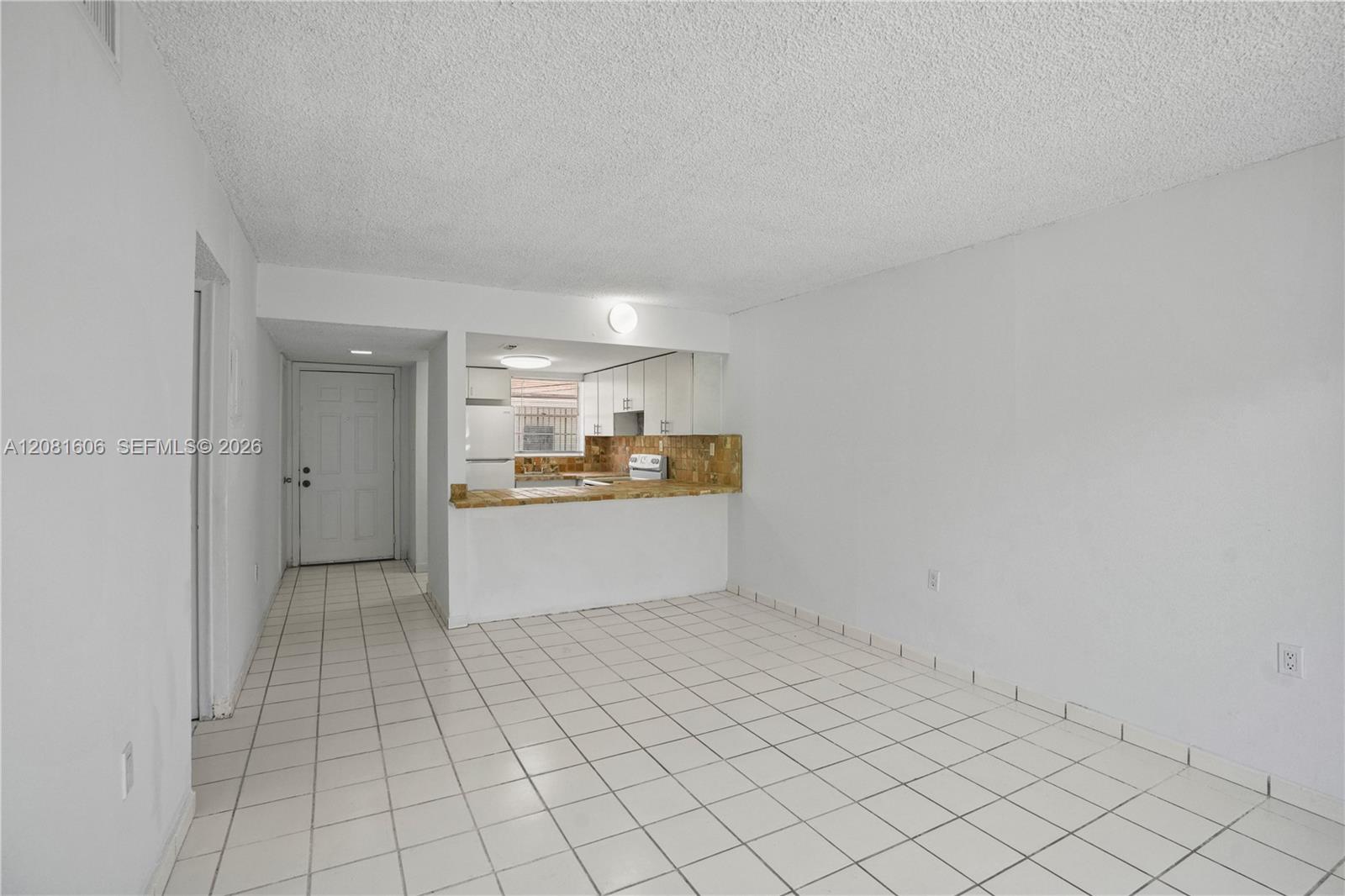 461 SW 7th St # 4 — Photo 2