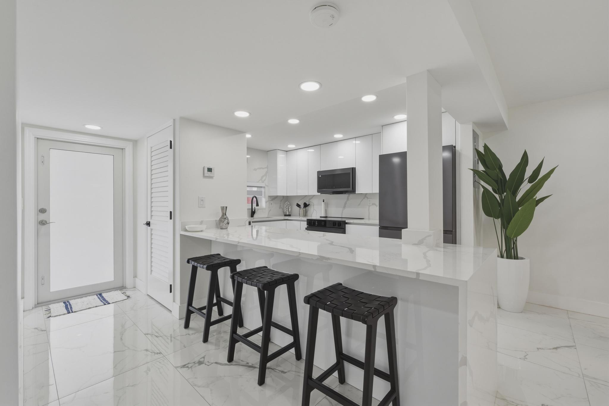 9523 N Hollybrook Lake Drive # 103, Pembroke Pines FL 33025