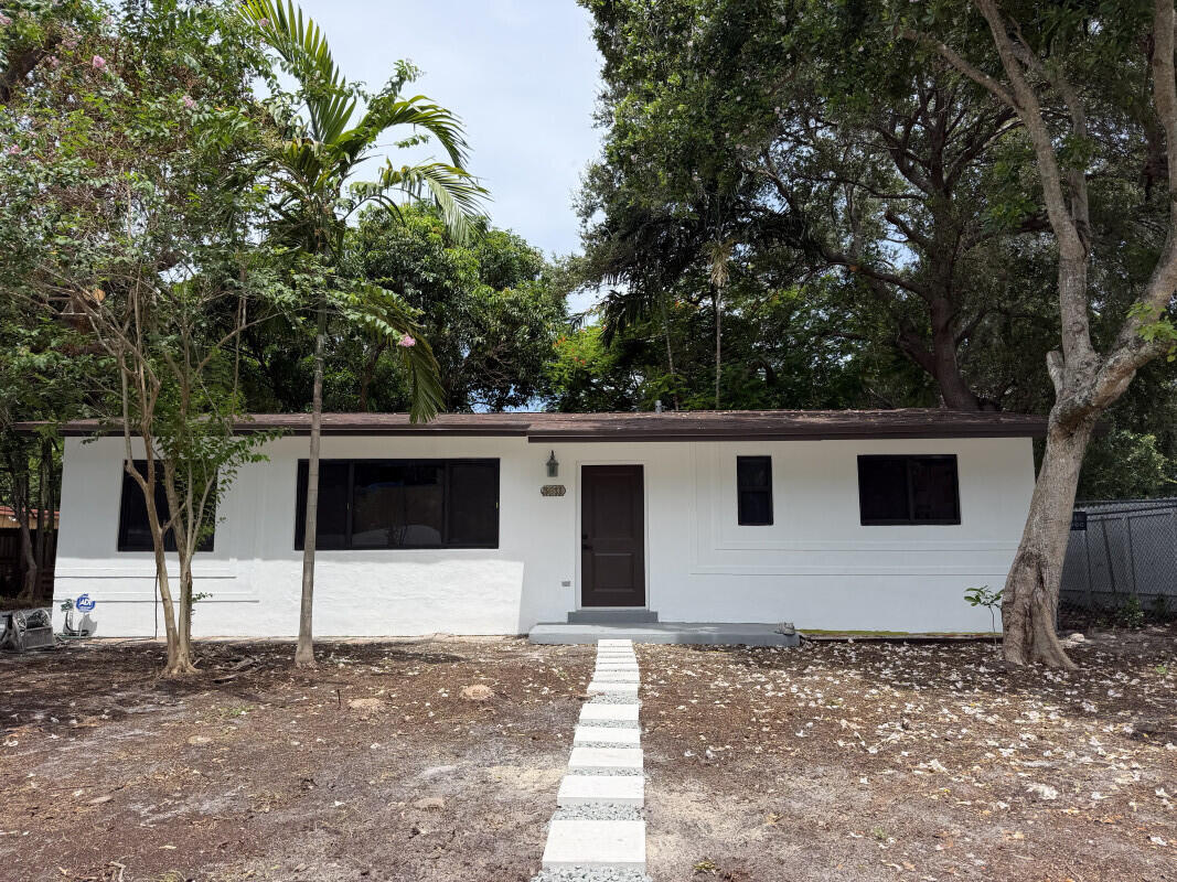 3611 SW 33rd Avenue, West Park FL 33023