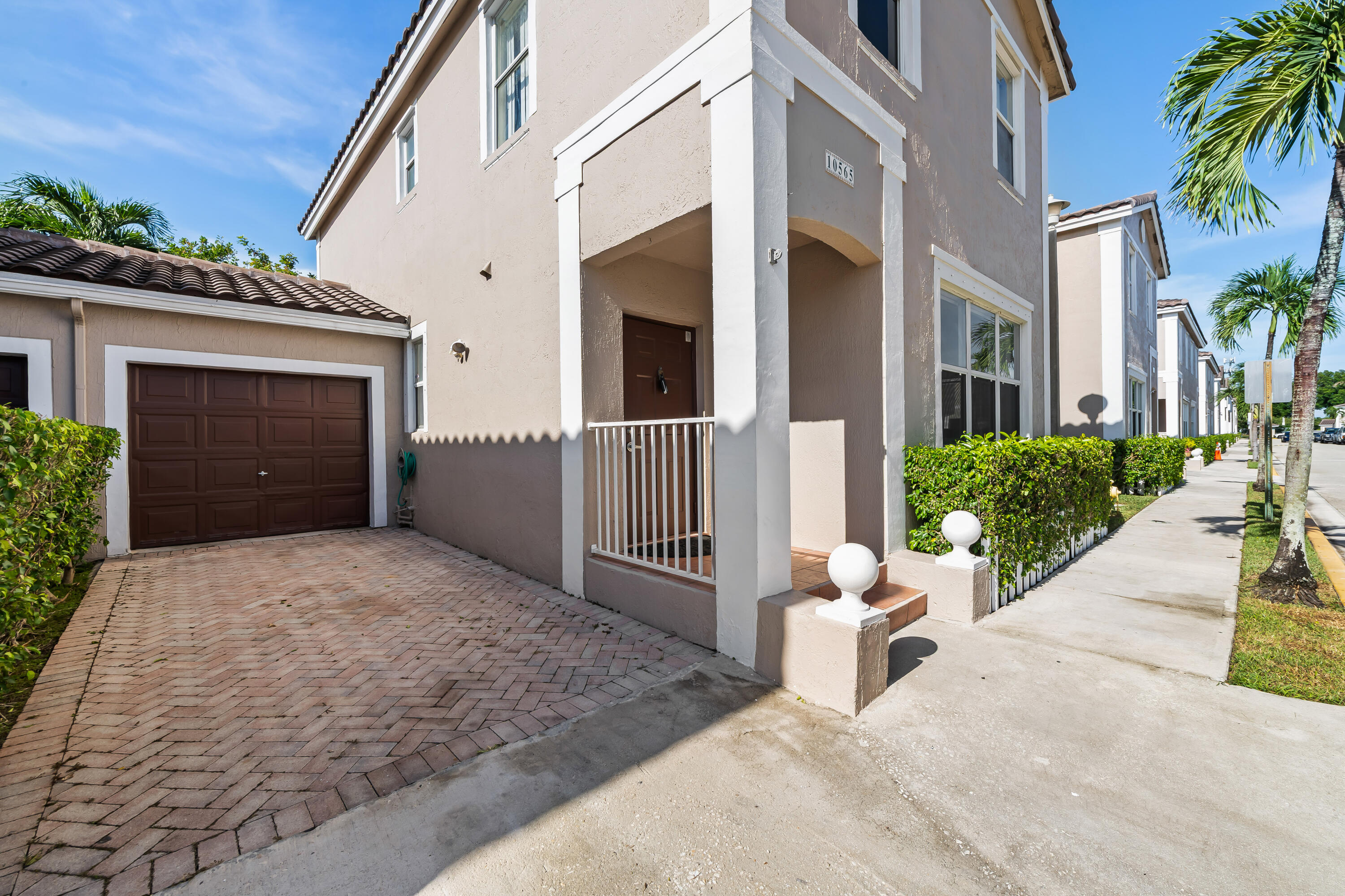 10565 NW 57TH Court # 10565 — Photo 3