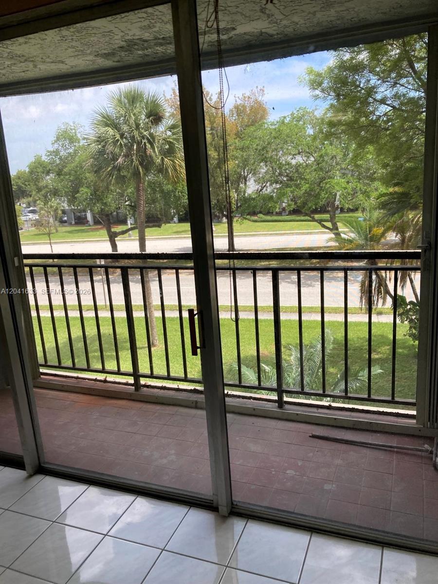 210 Fontainebleau Blvd # 306, Miami FL 33172