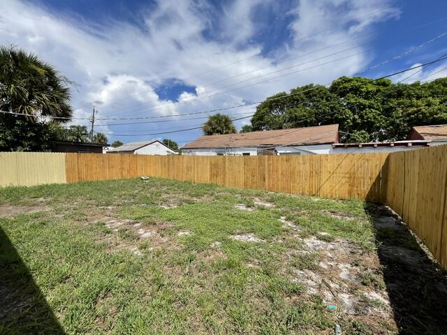 1104 W 24TH Street — Photo 5