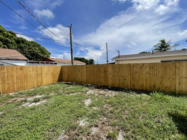 1104 W 24TH Street — Photo 3