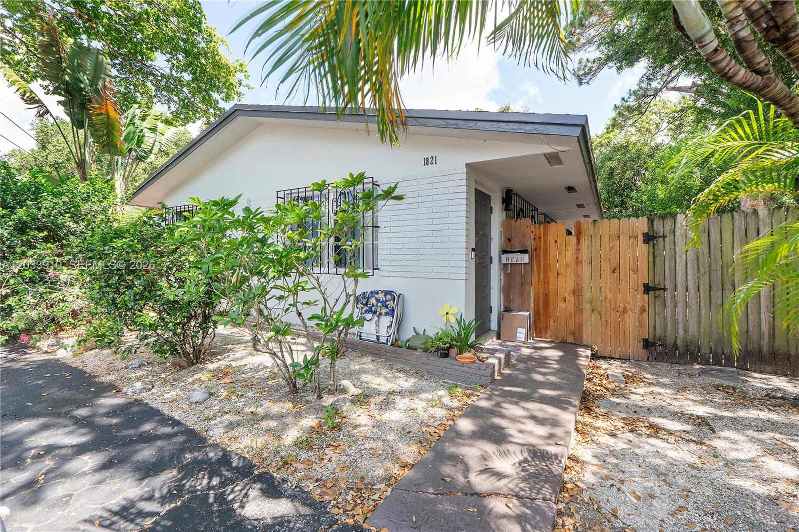 1821 SW 11th Ct Rear — Photo 2