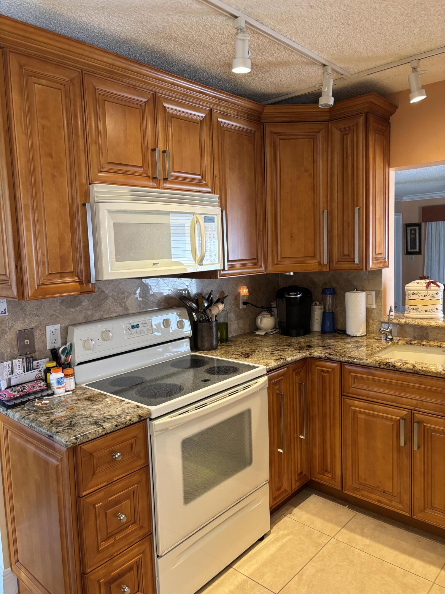 60 Pelican Pointe Drive # 1020, Delray Beach FL 33483