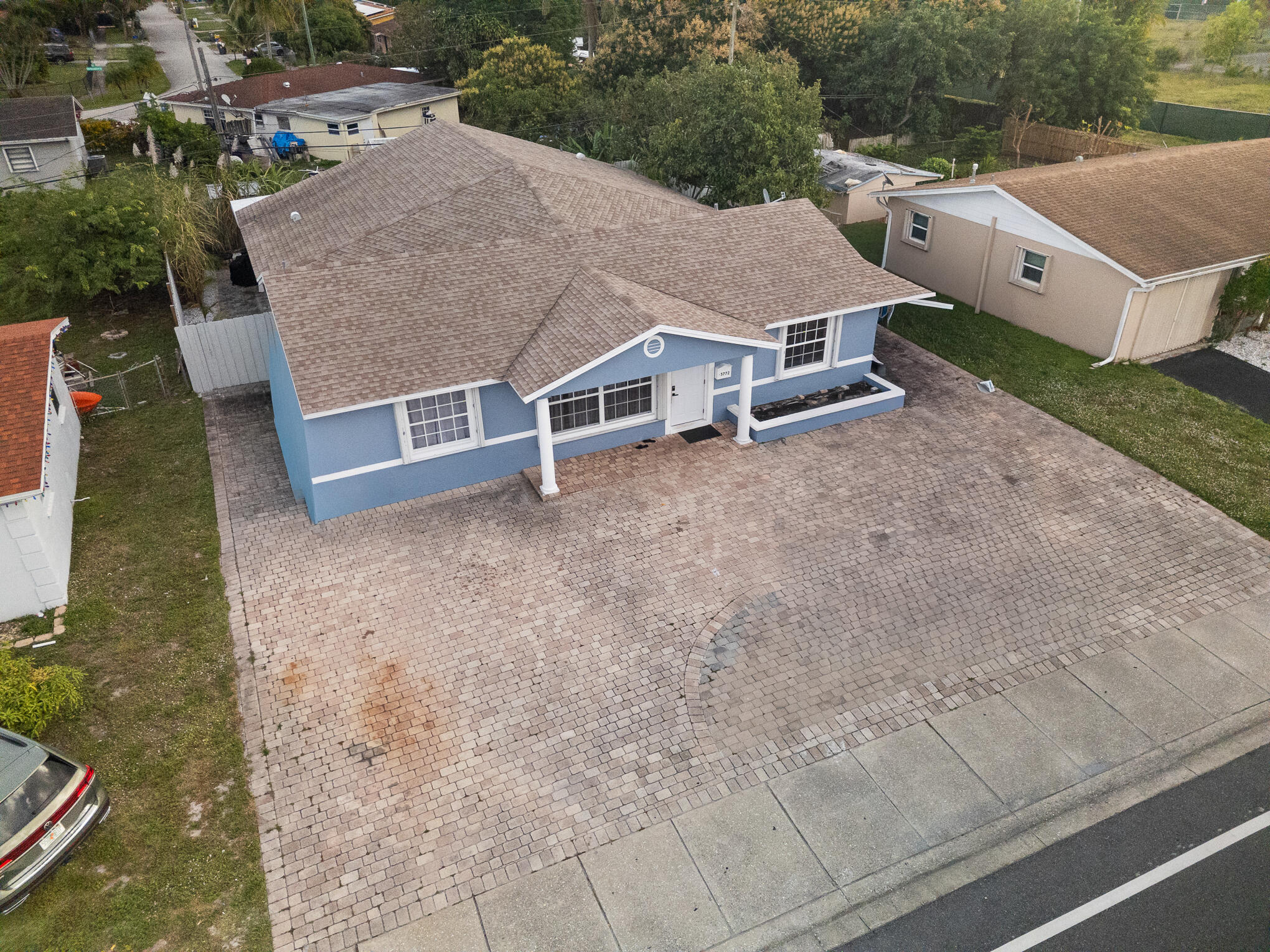 5772 N Haverhill Road N — Photo 3