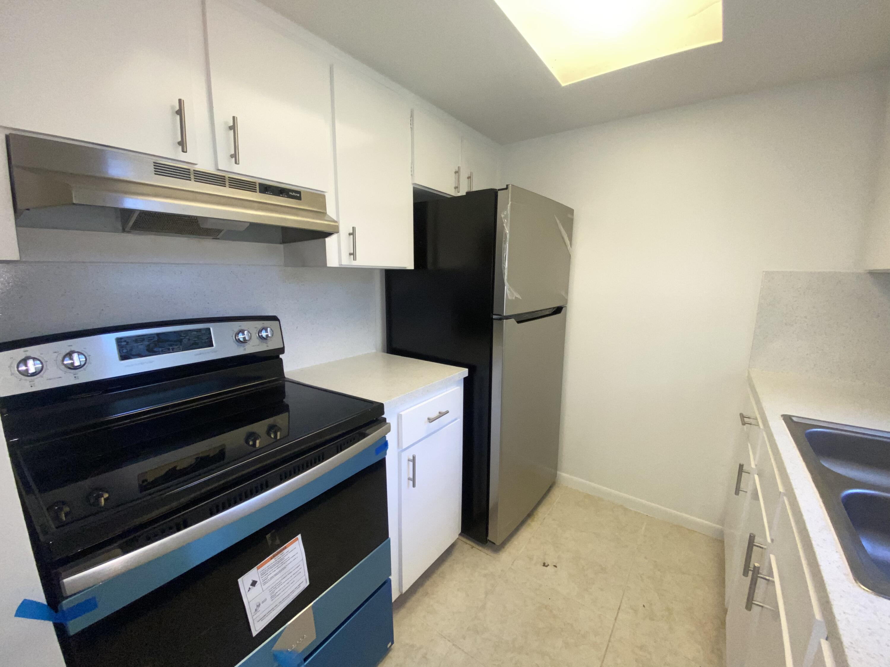 221 SE 3rd Avenue # 6 — Photo 2