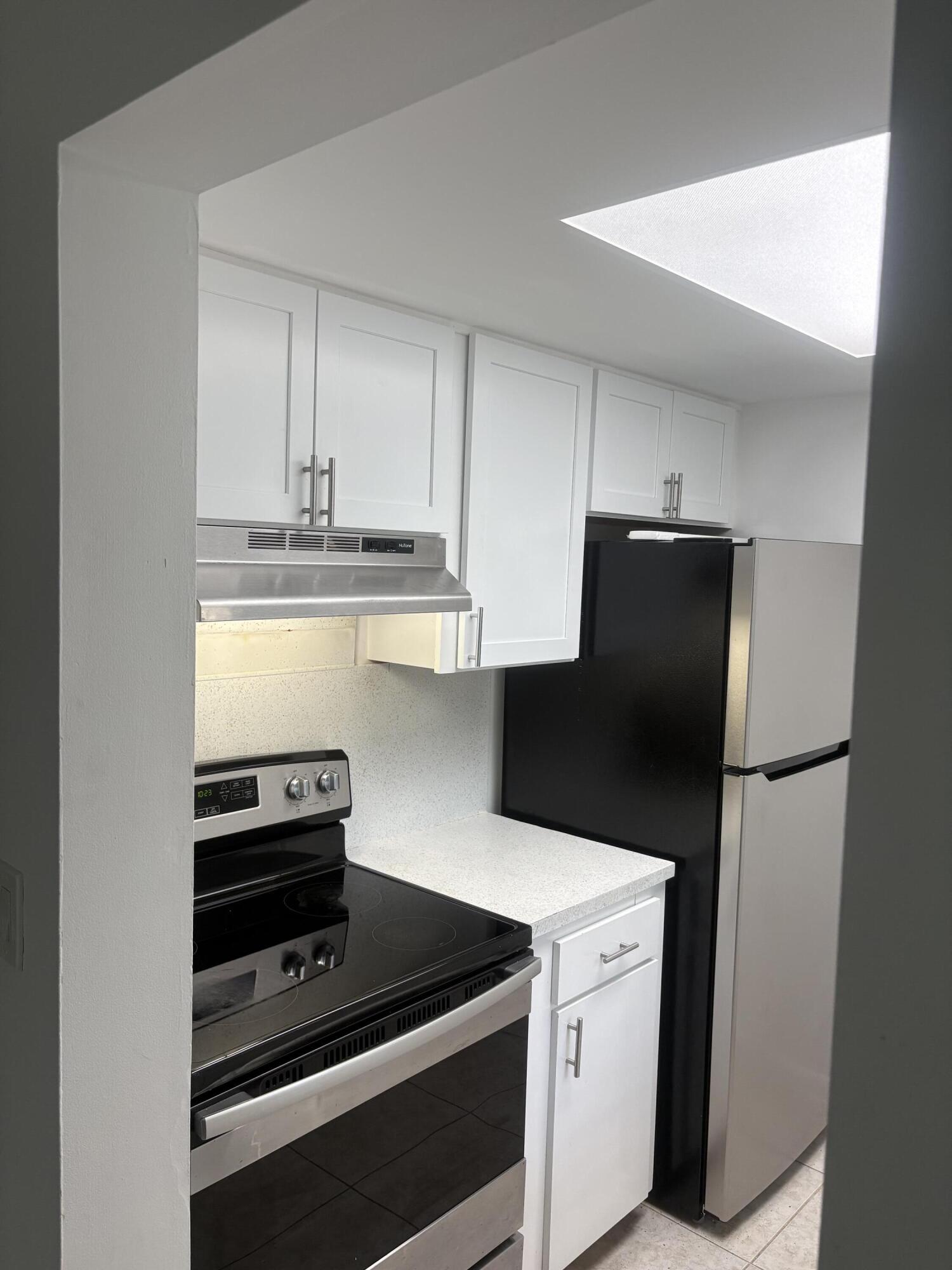 221 SE 3rd Avenue # 6 — Photo 3