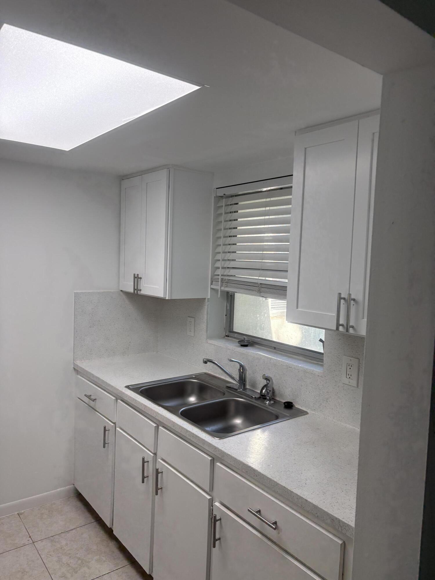 221 SE 3rd Avenue # 6 — Photo 5