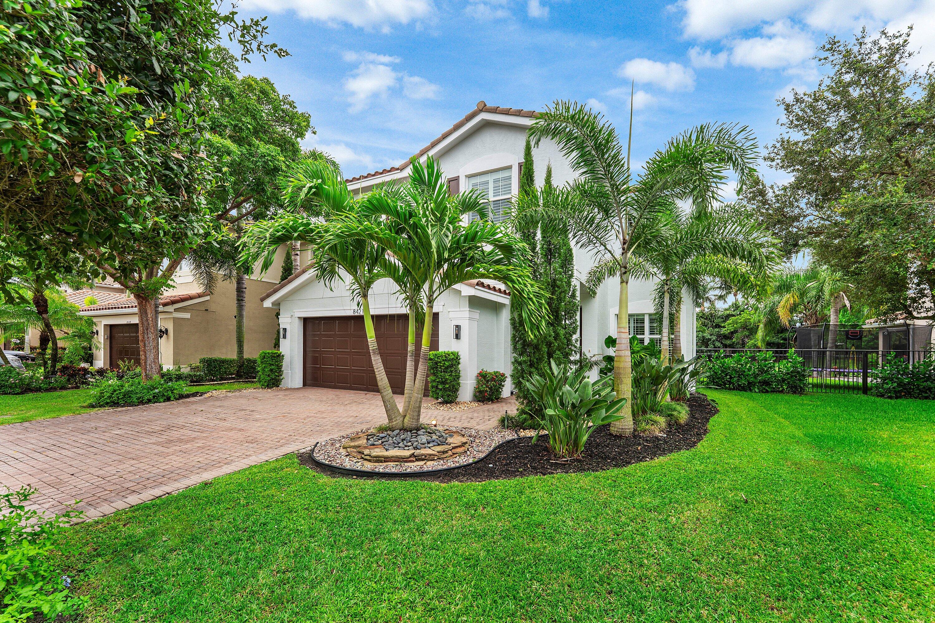 8421 CALABRIA LAKES Drive — Photo 3