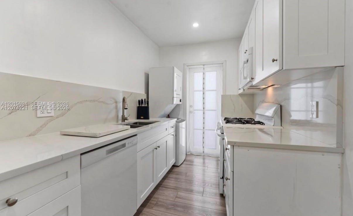 8550 Byron Ave # 2G — Photo 3