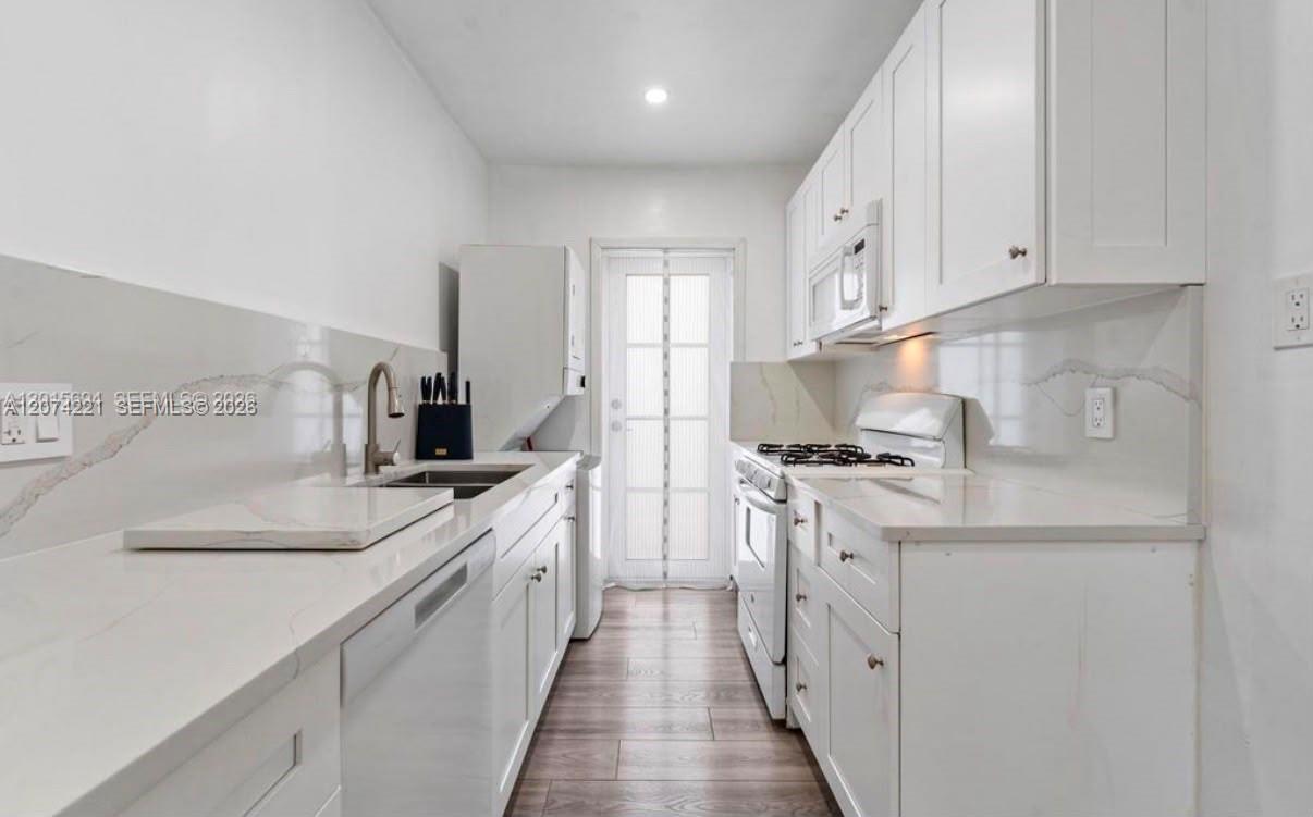 8550 Byron Ave # 2G — Photo 4