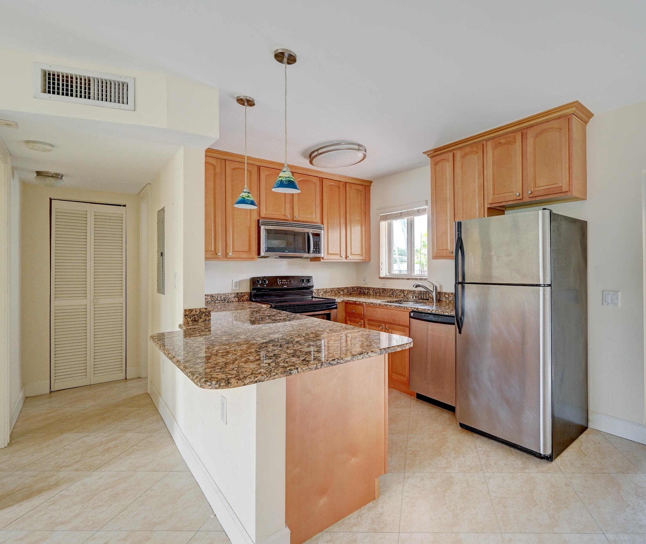 410 SW 15th Street # 204, Pompano Beach FL 33060