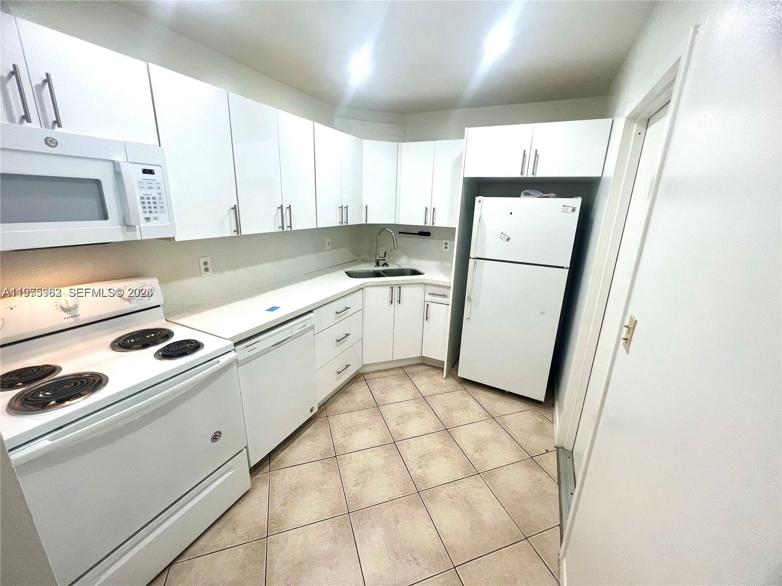 3115 Oakland Shores Dr # E208, Oakland Park FL 33309