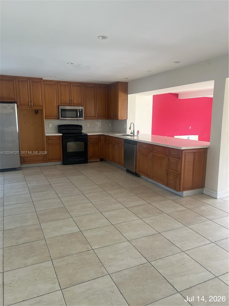 18715 NE 18th Ave, Miami FL 33179