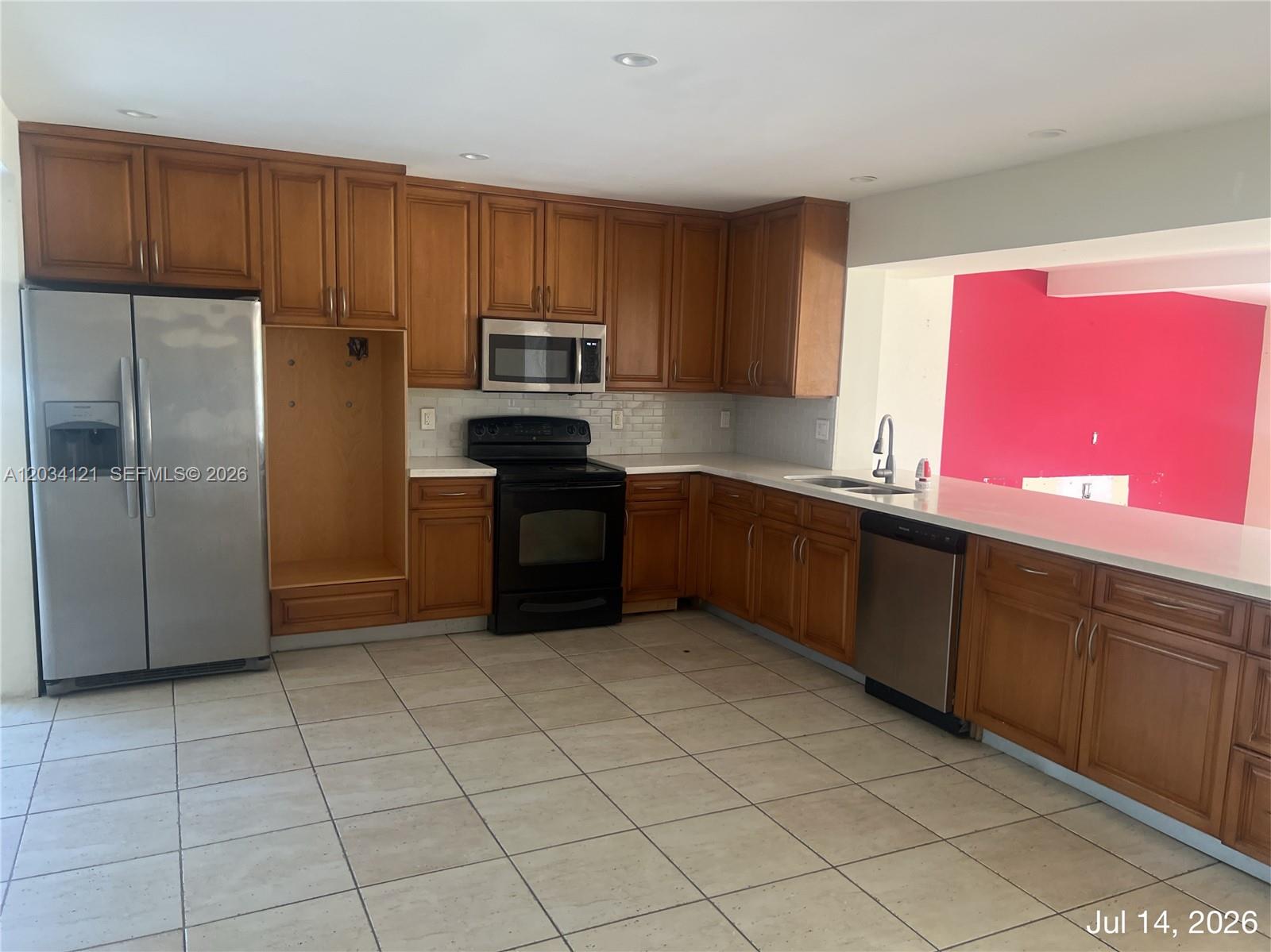18715 NE 18th Ave — Photo 2