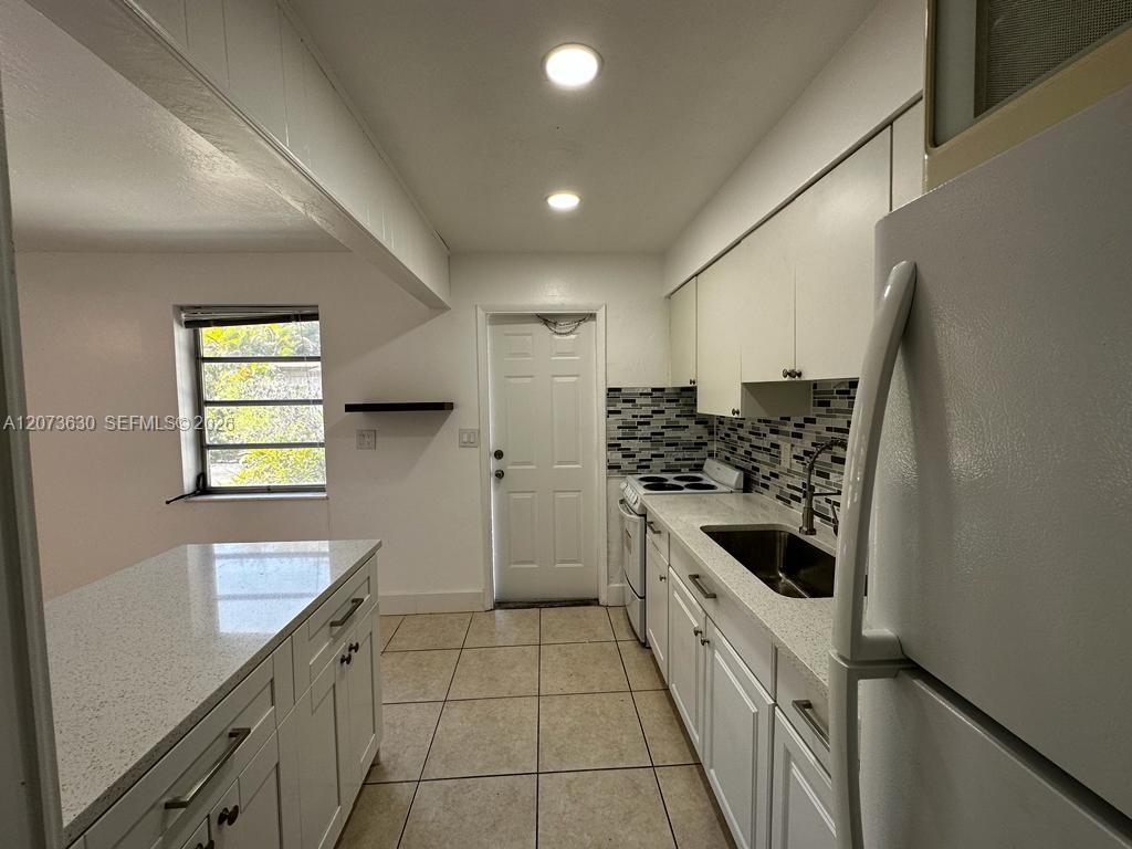 2115 N 17th Ct # 3 — Photo 2