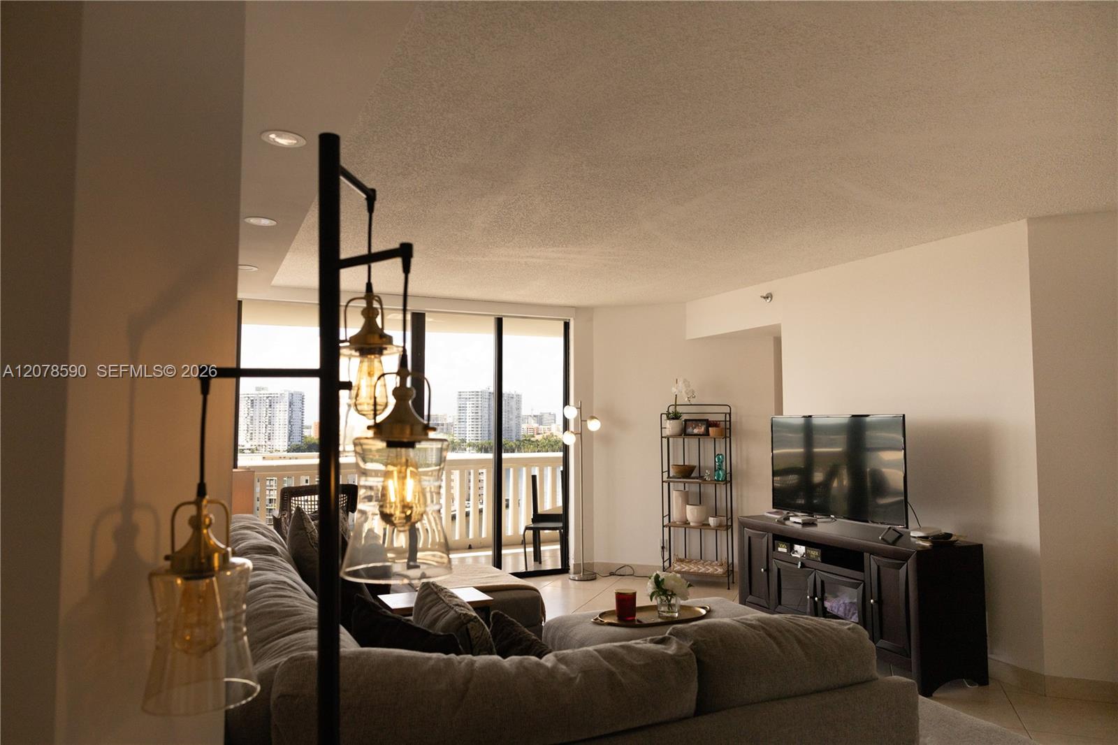 1000 W Island Blvd # 1010 — Photo 4