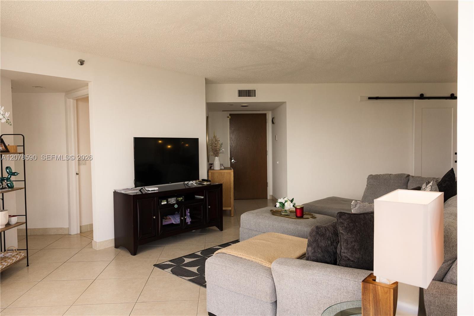 1000 W Island Blvd # 1010 — Photo 5