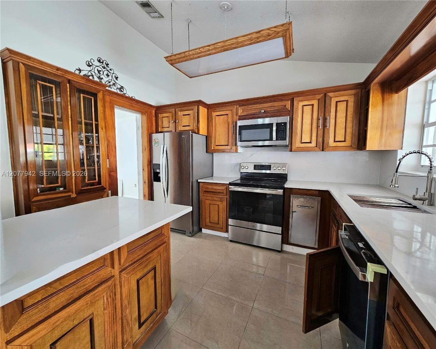 4235 SW 143rd Ave — Photo 5
