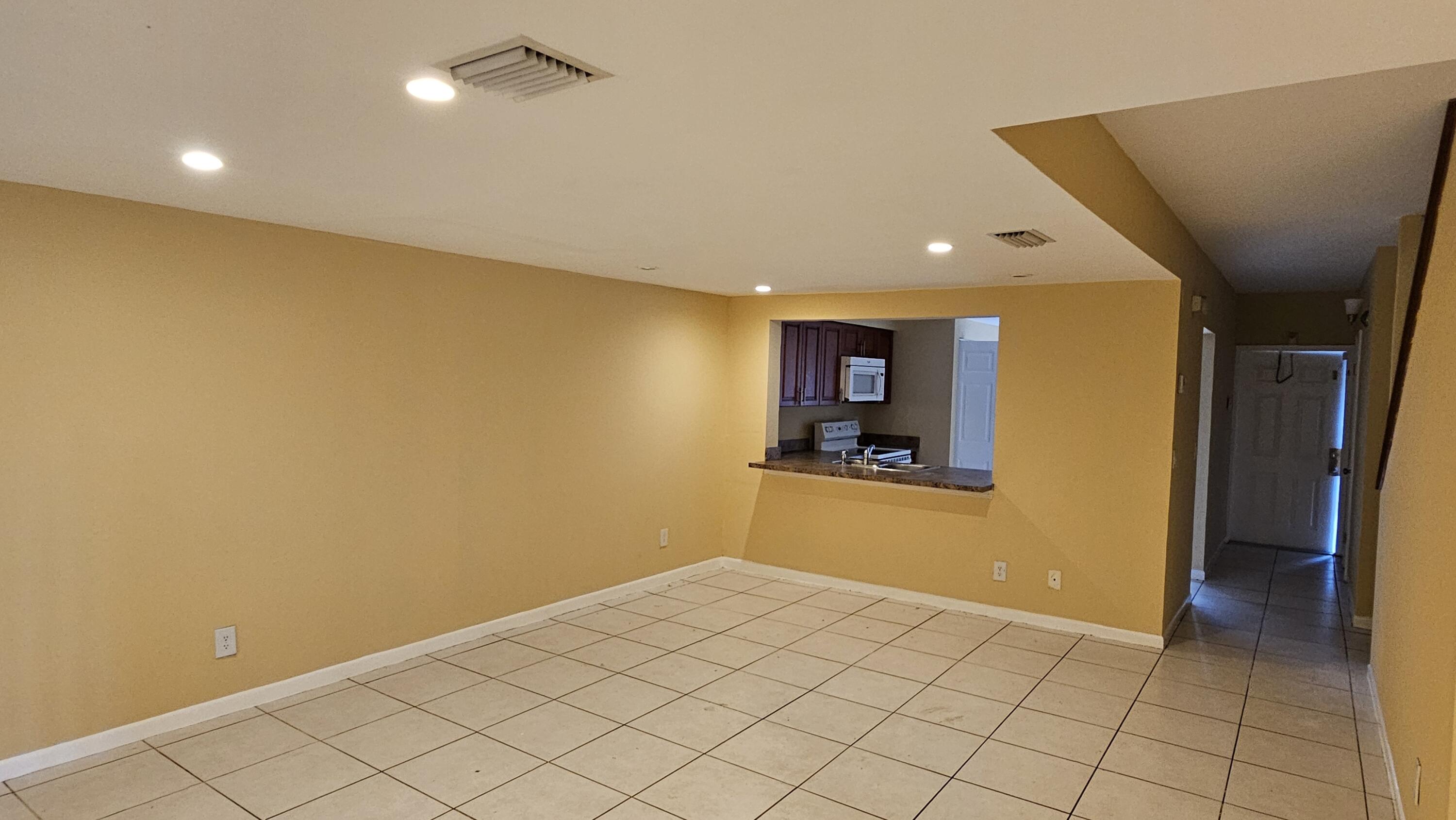 4621 NW 88th Avenue # 4621 — Photo 3