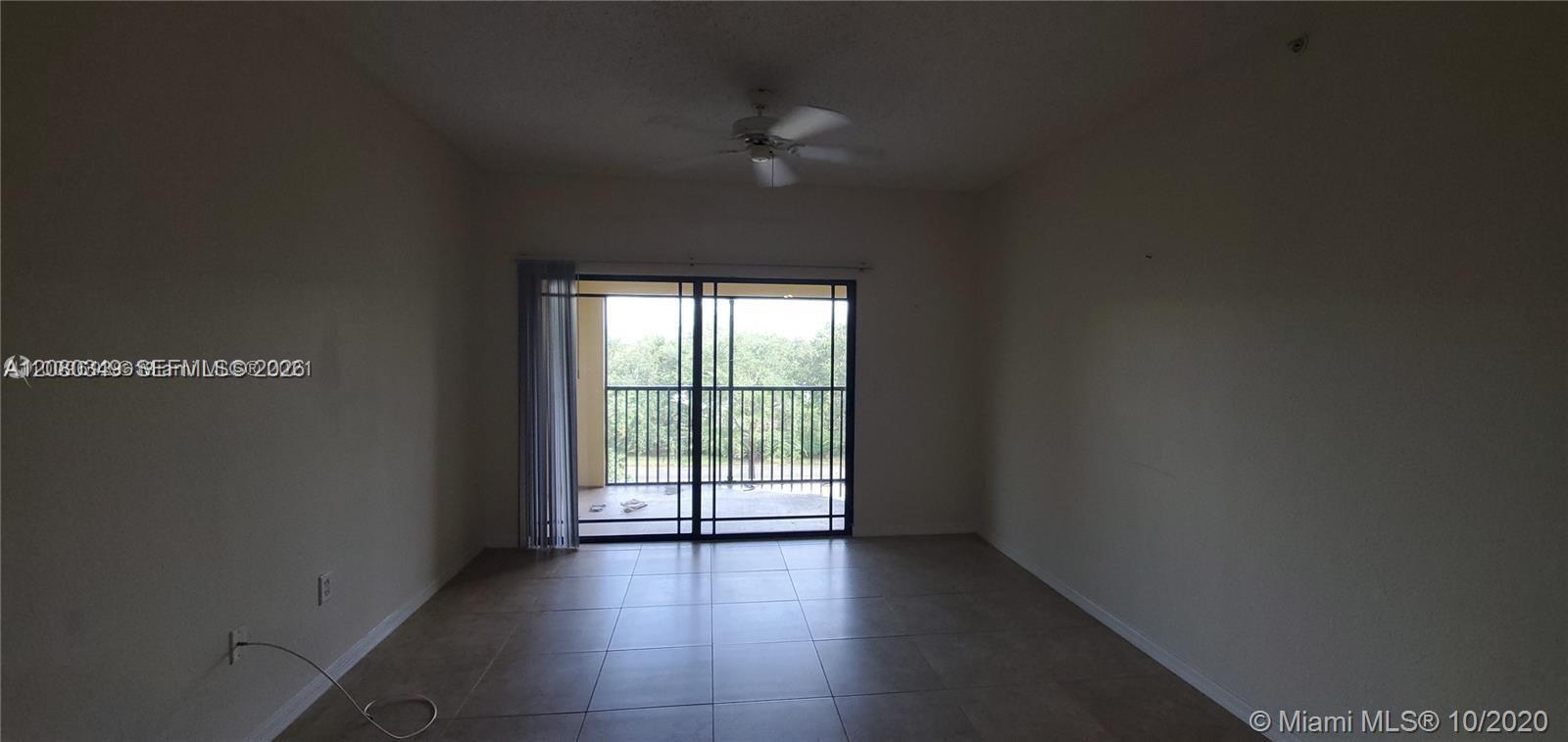 3018 Alcazar Pl # 303 — Photo 4