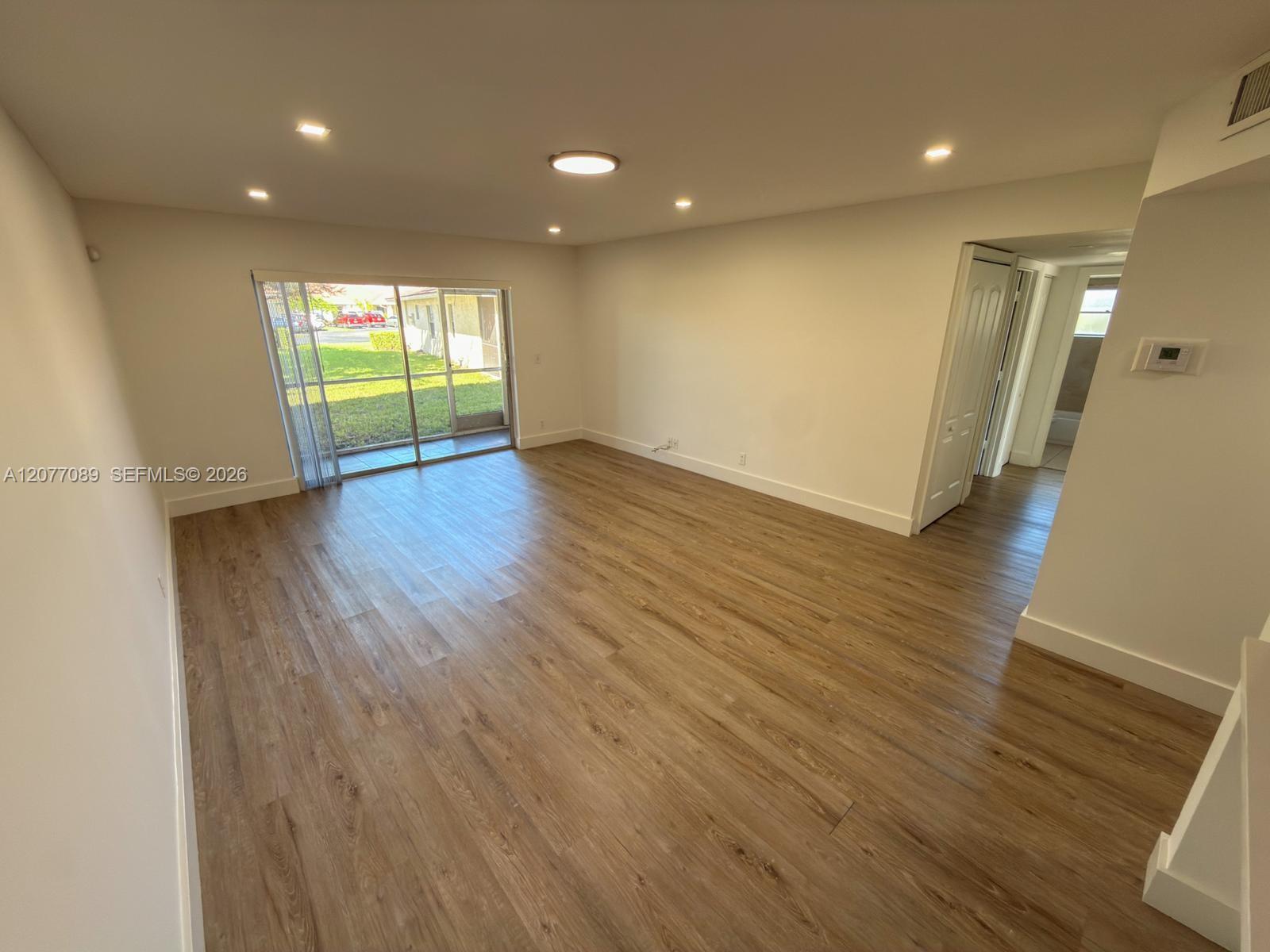 9937 Three Lakes Cir # 14d — Photo 2