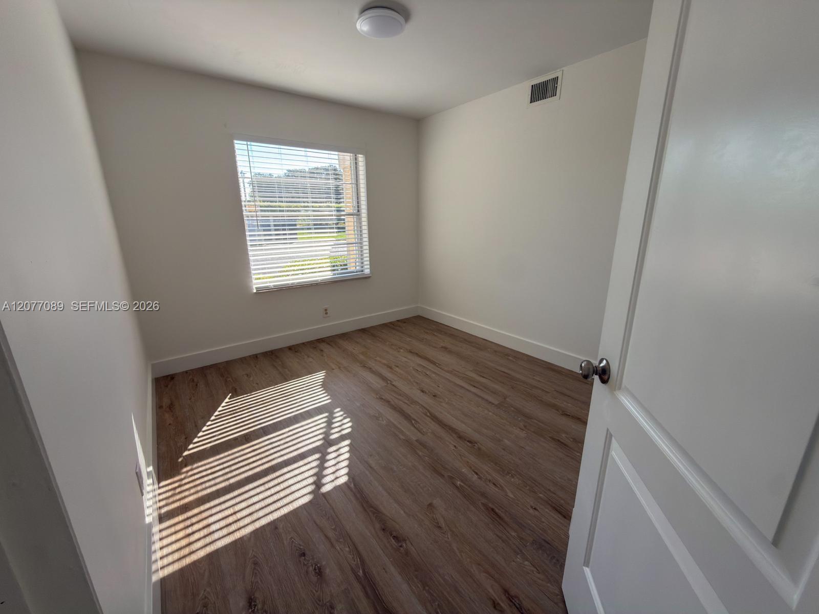 9937 Three Lakes Cir # 14d — Photo 4