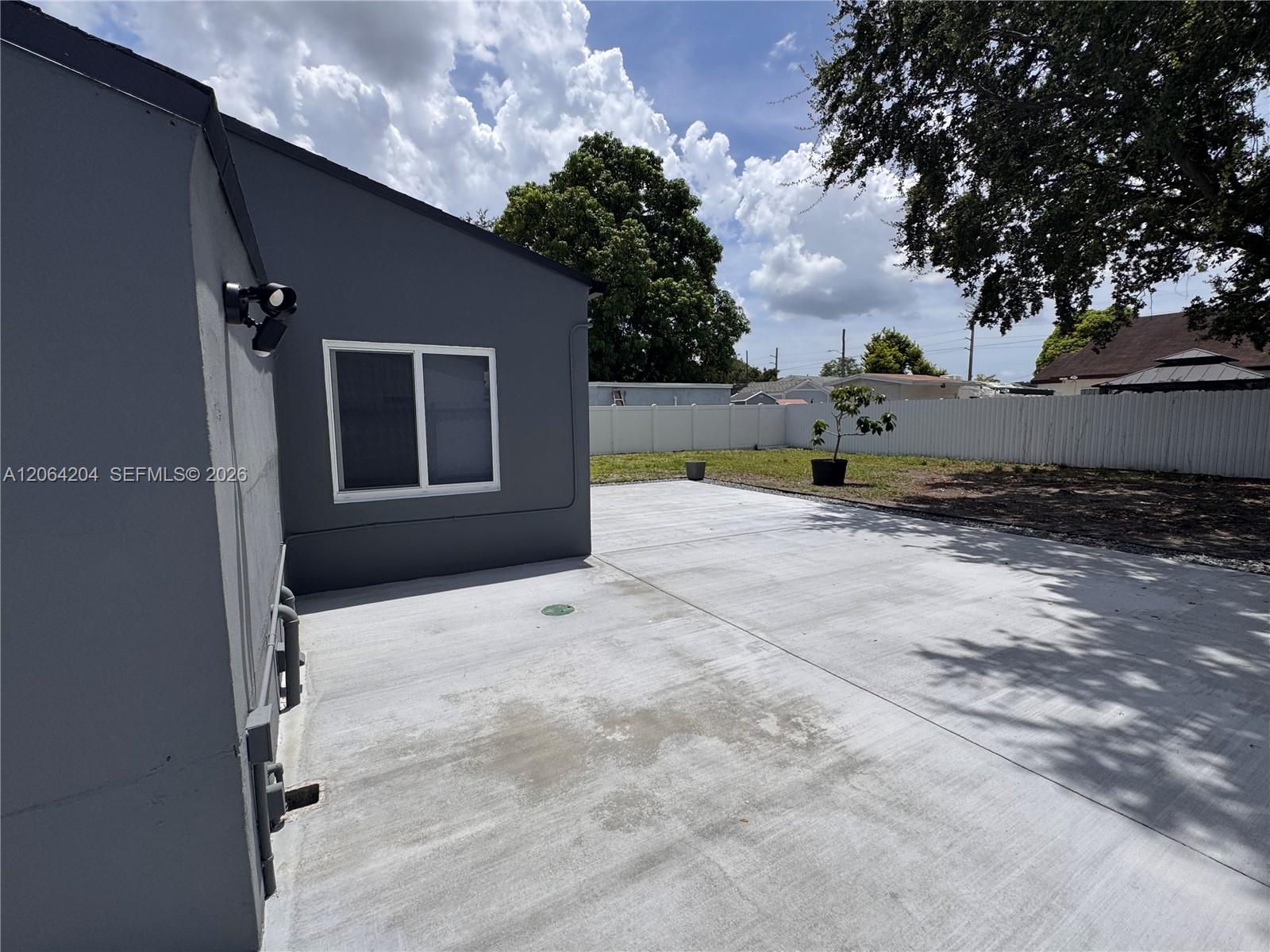 2416 NW 88th St — Photo 4