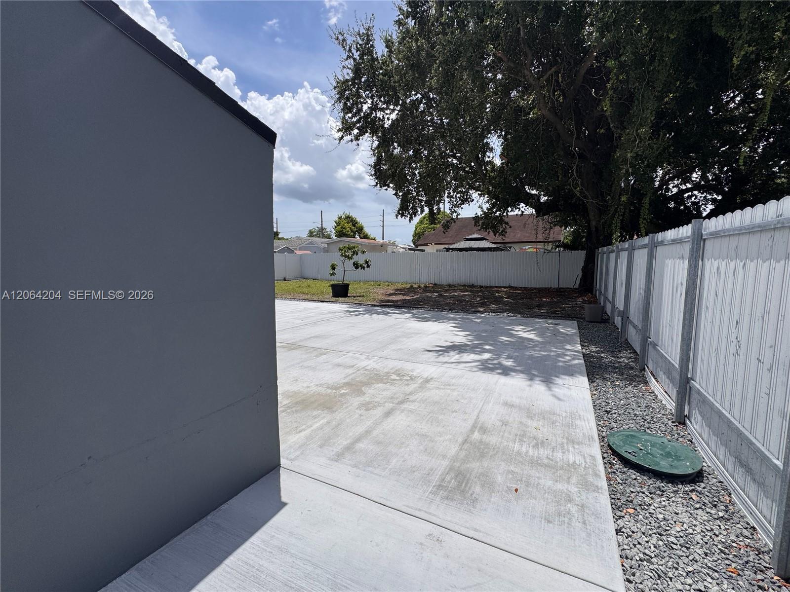 2416 NW 88th St — Photo 5