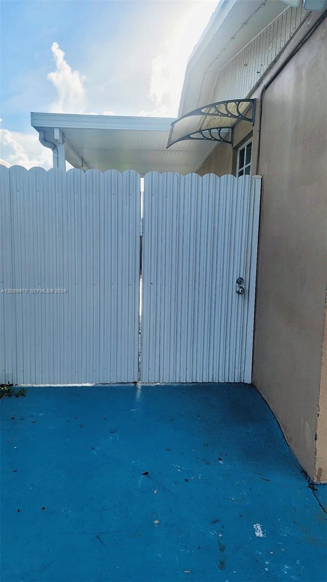 19225 NW 50 CT — Photo 3