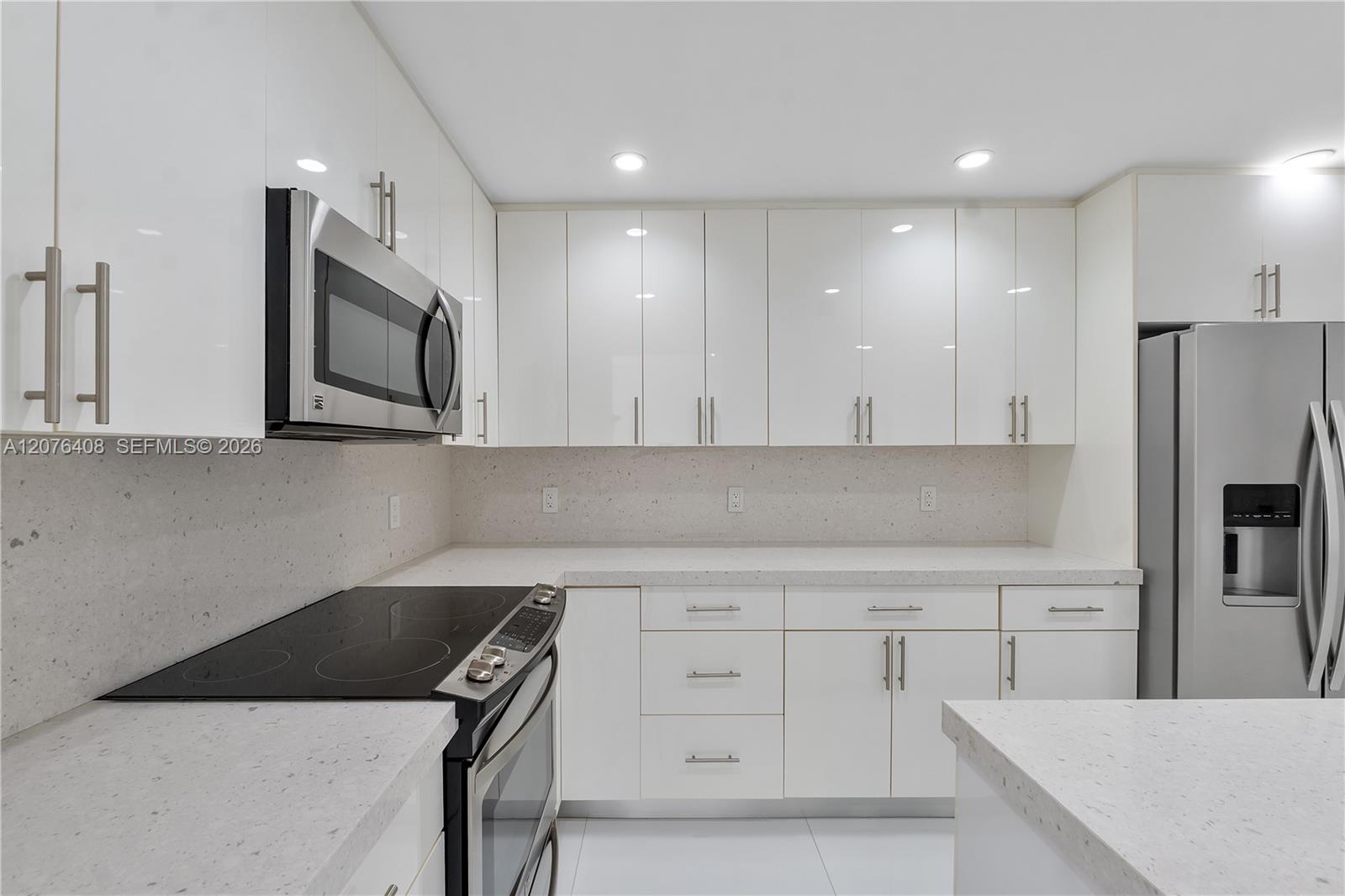 90 Edgewater Dr # 104 — Photo 3